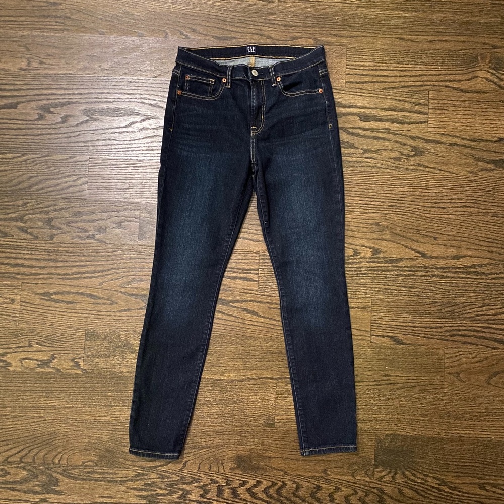 Gap True Fit Skinny Fit Jean – sz 8/29 Dark Rinsed